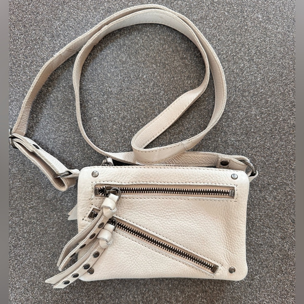 CUT N PASTE ANTHROPOLOGIE
CREAM LEATHER CROSSBODY BAG
Zippers Tassels Fold Over